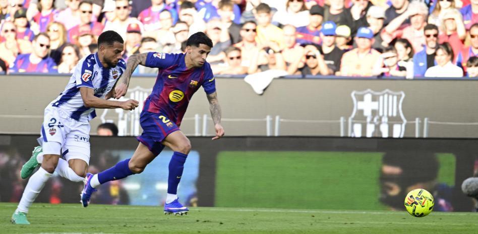 开云体育APP下载-世体：坎塞洛、巴尔德和赫拉德-马丁各有特点，首发难以确定