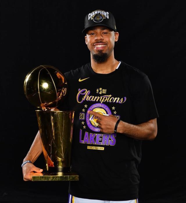 前湖勇冠军后卫奎因·库克因美伊冲突丢掉工作