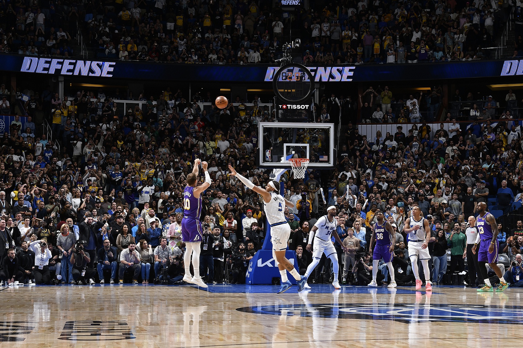 开云官网-肯纳德审判之投！东詹里哪个都不能放 湖人的进攻上限创造奇迹