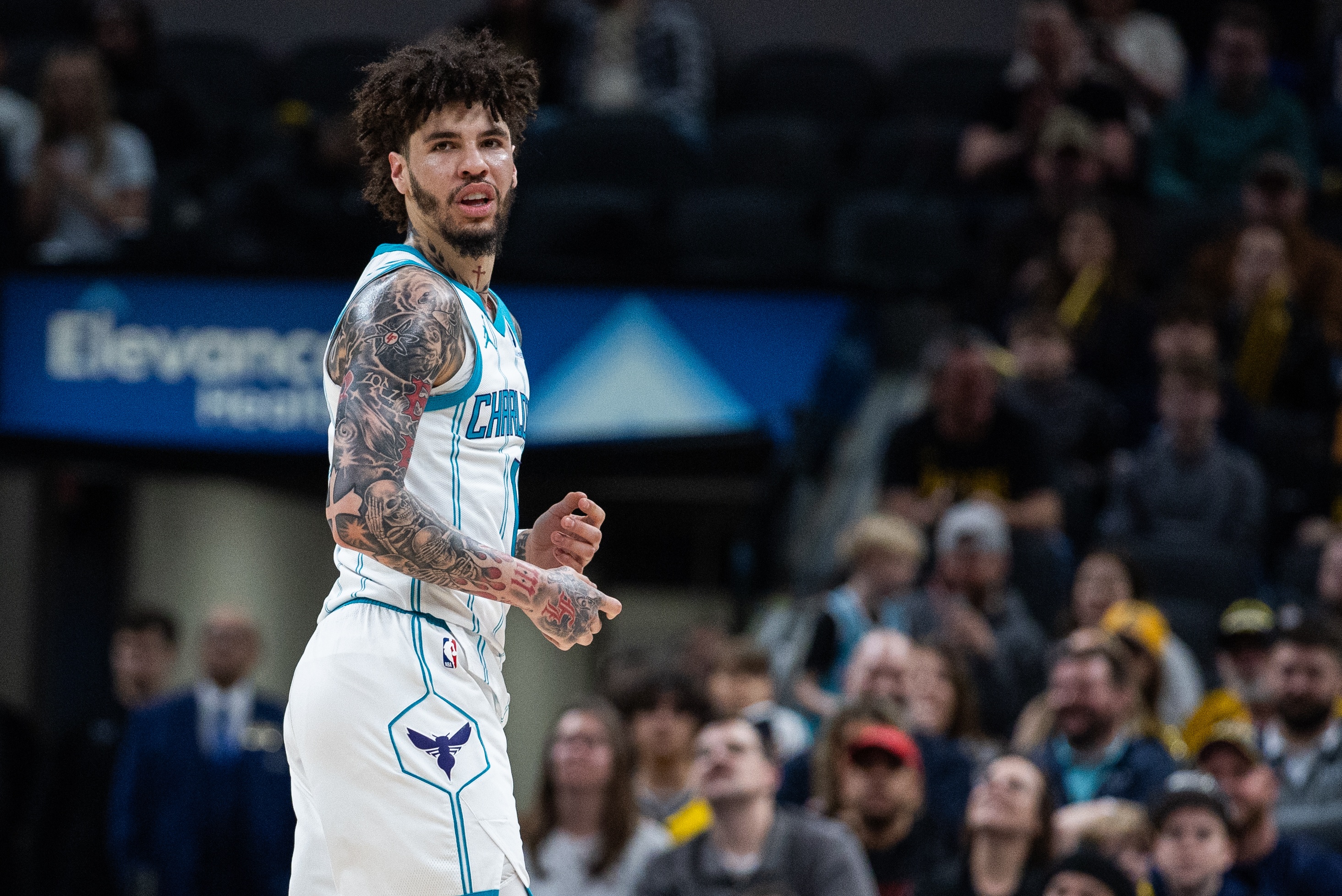 开云-三球出战28分钟 12中4&amp;三分10中3拿到14分7板9助 正负值+24